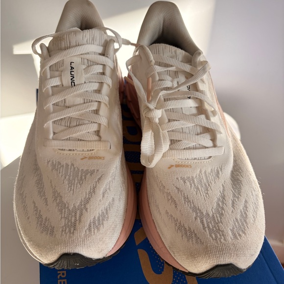 Brooks Launch 11 Women's 8 White Pink Gold Running Shoes - Picture 8 of 10